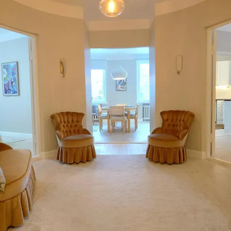 Apartment Upea Kolmio Etu-toeoeloessae